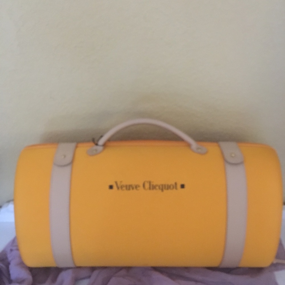 Veuve Clicquot flute champagne travel